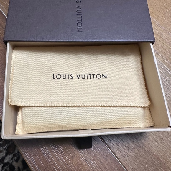 Key pouch - Picture 1 of 8